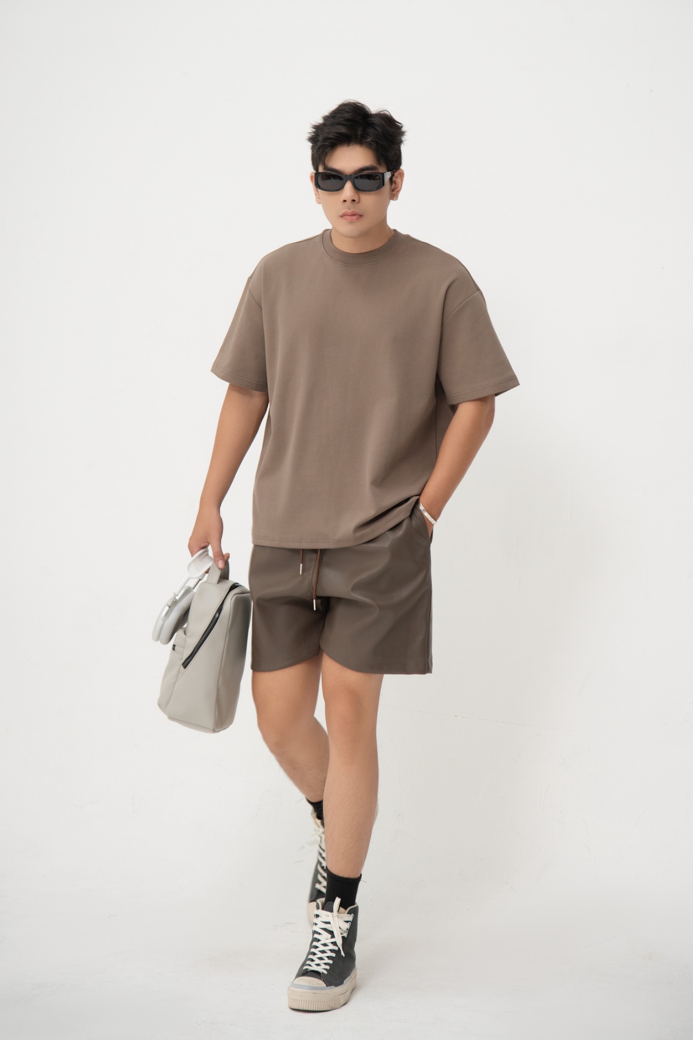 TA13 STUDIO LOOSE FIT BASIC LEATHER SHORT - BROWN