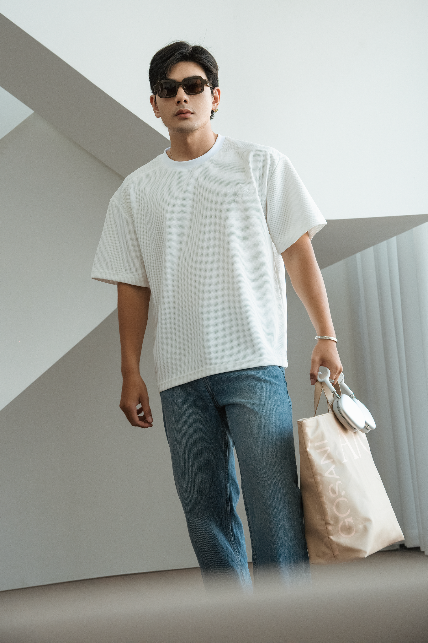 AG09 PREMIUM LOOSE FIT HANDWRITTEN LOGO T-SHIRT - WHITE