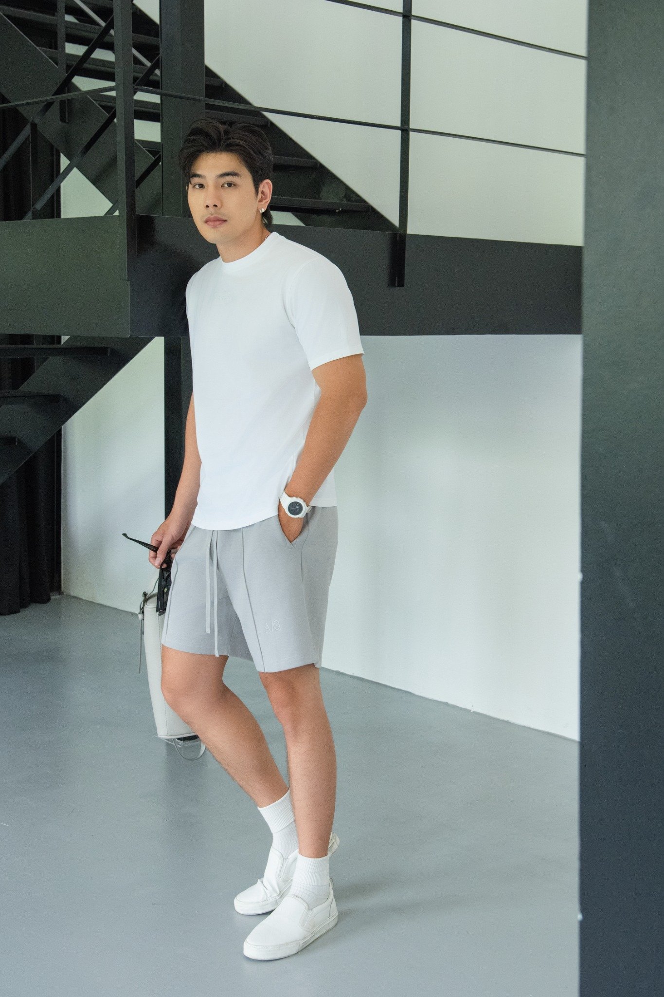 AG07 STUDIO LOOSE FIT BASIC SHORT - LIGHT GREY