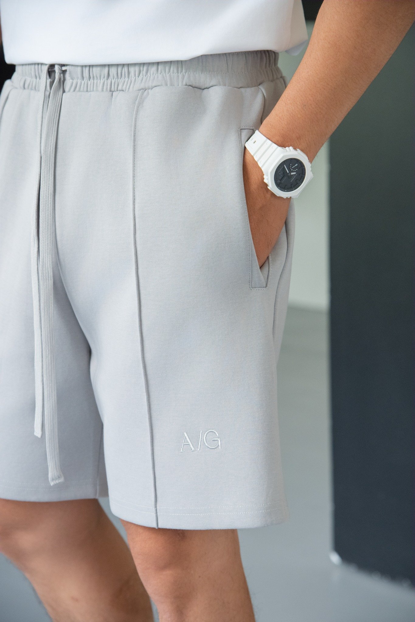 AG07 STUDIO LOOSE FIT BASIC SHORT - LIGHT GREY