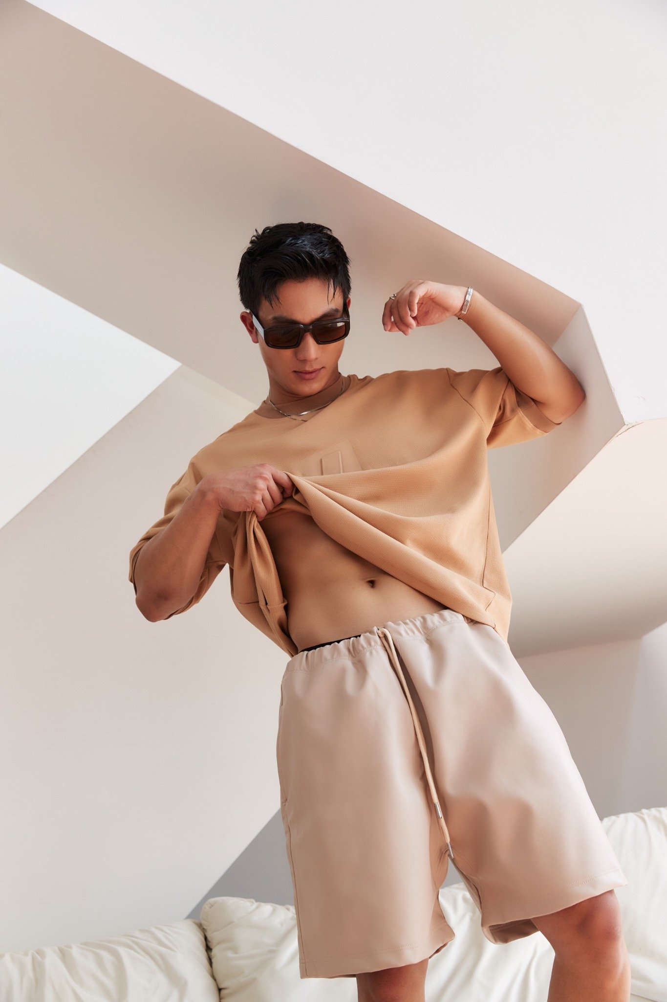 TA13 STUDIO LOOSE FIT BASIC LEATHER SHORT - BEIGE