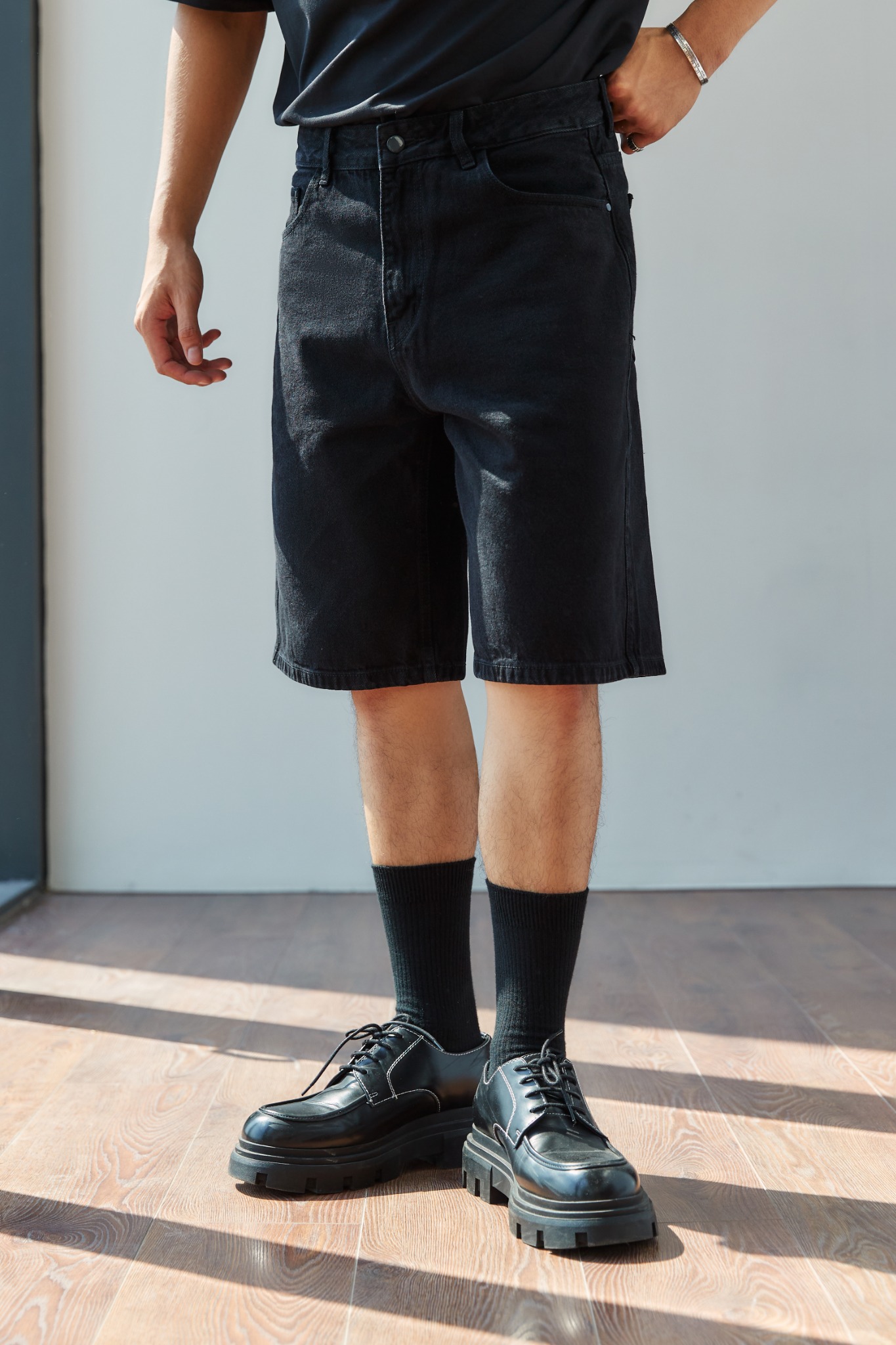 AG04 STUDIO REGULAR FIT BAGGY SHORT JEANS - BLACK