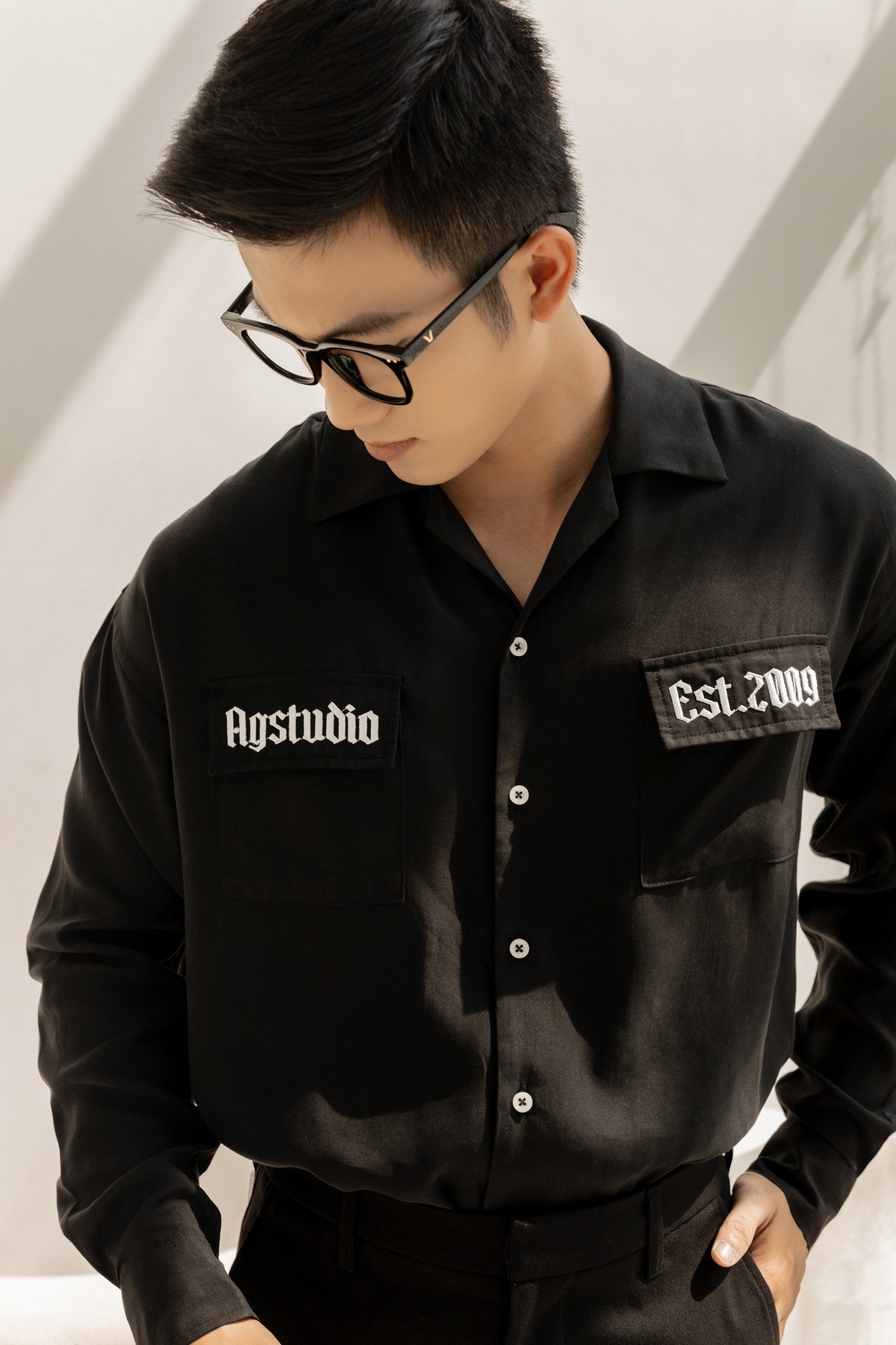 AG524 STUDIO REGULAR FIT DETAIL ON POCKET SHIRT - BLACK