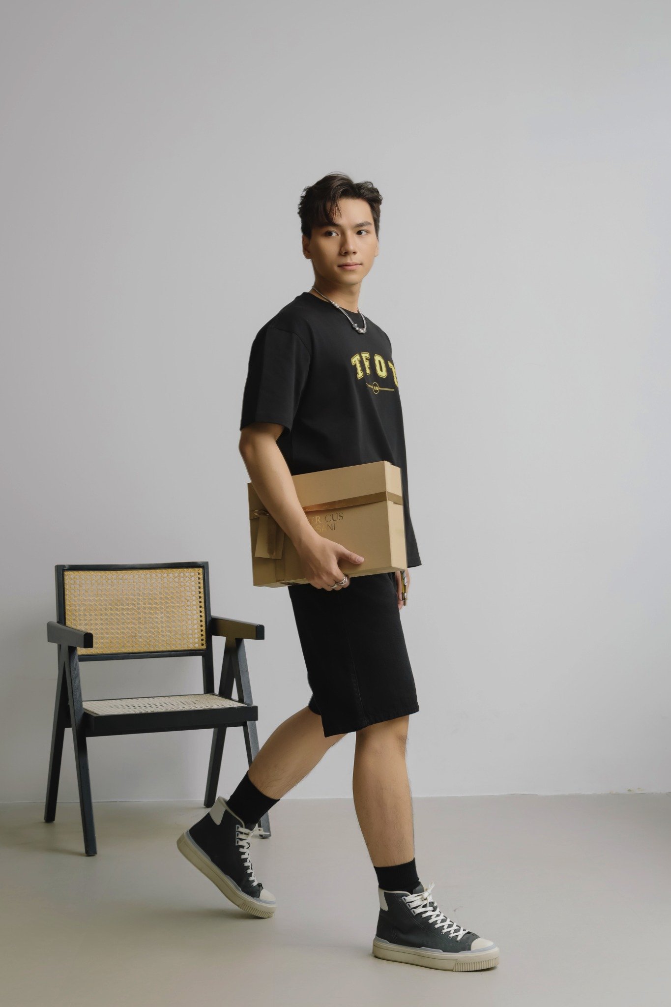 AG06 STUDIO LOOSE FIT PRINTED TFOT T-SHIRT - BLACK