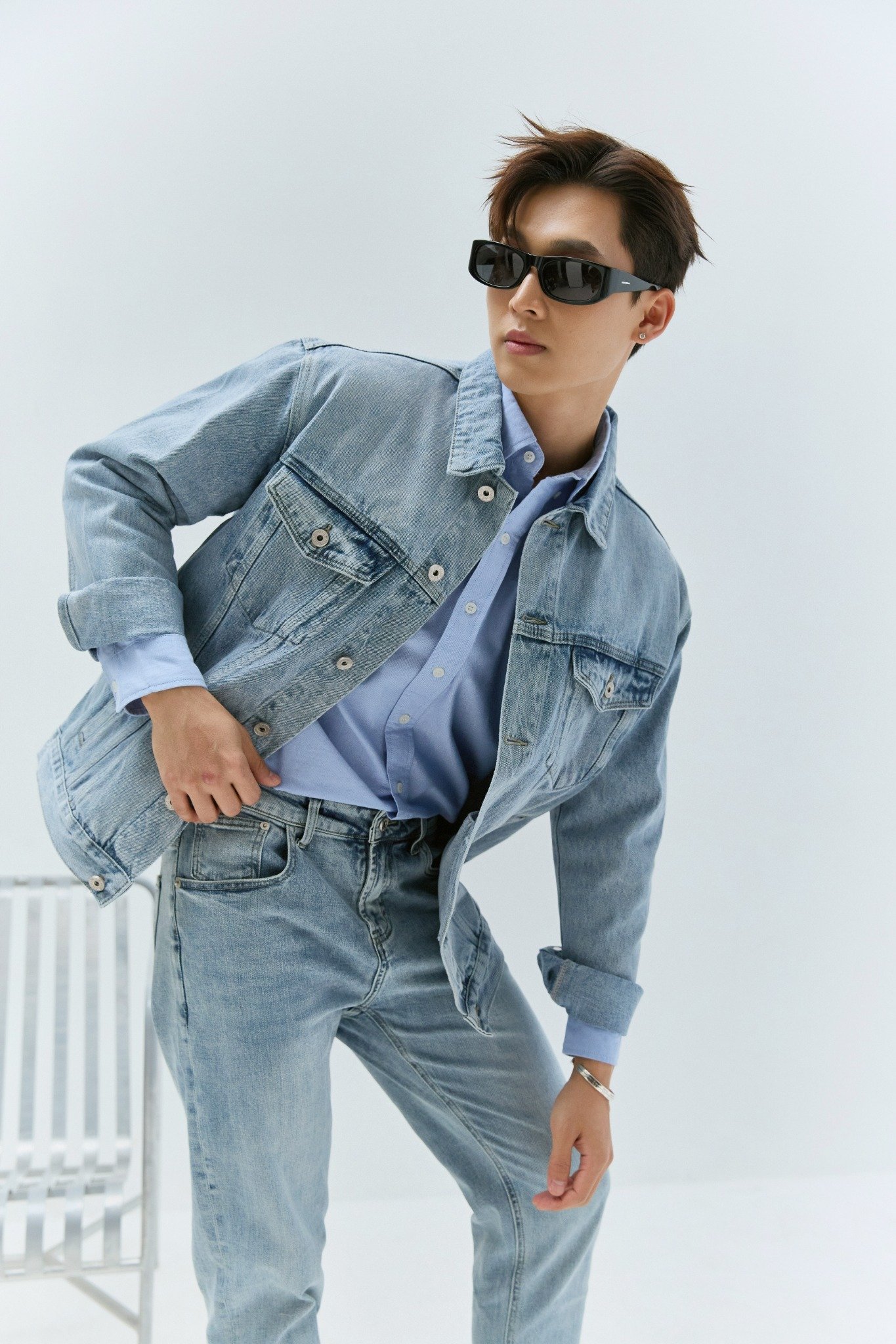 AG06 ICONIC LIGHT BLUE JEAN JACKET