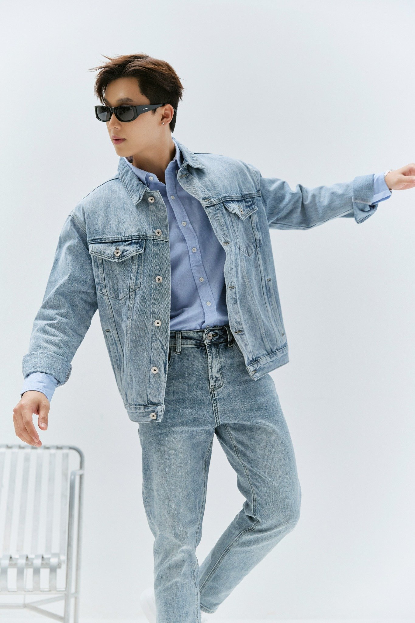 AG06 PREMIUM LOOSE FIT ICONIC JEAN JACKET - LIGHT BLUE