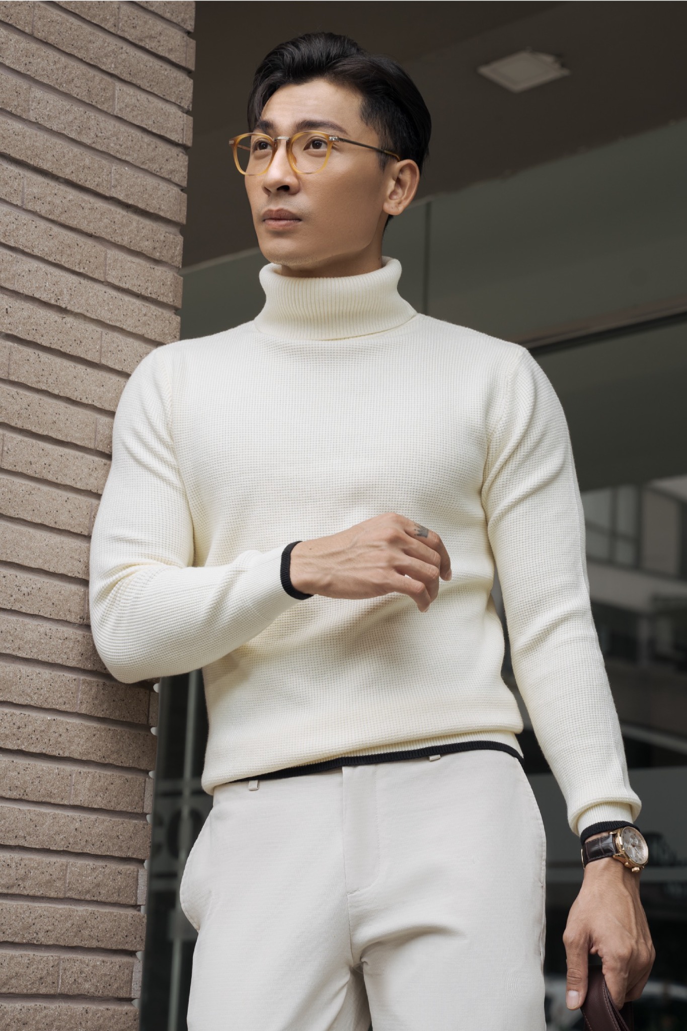 AG55 STUDIO SLIMFIT TURTLENECK BLACK BORDER TEXTURE SWEATER - WHITE