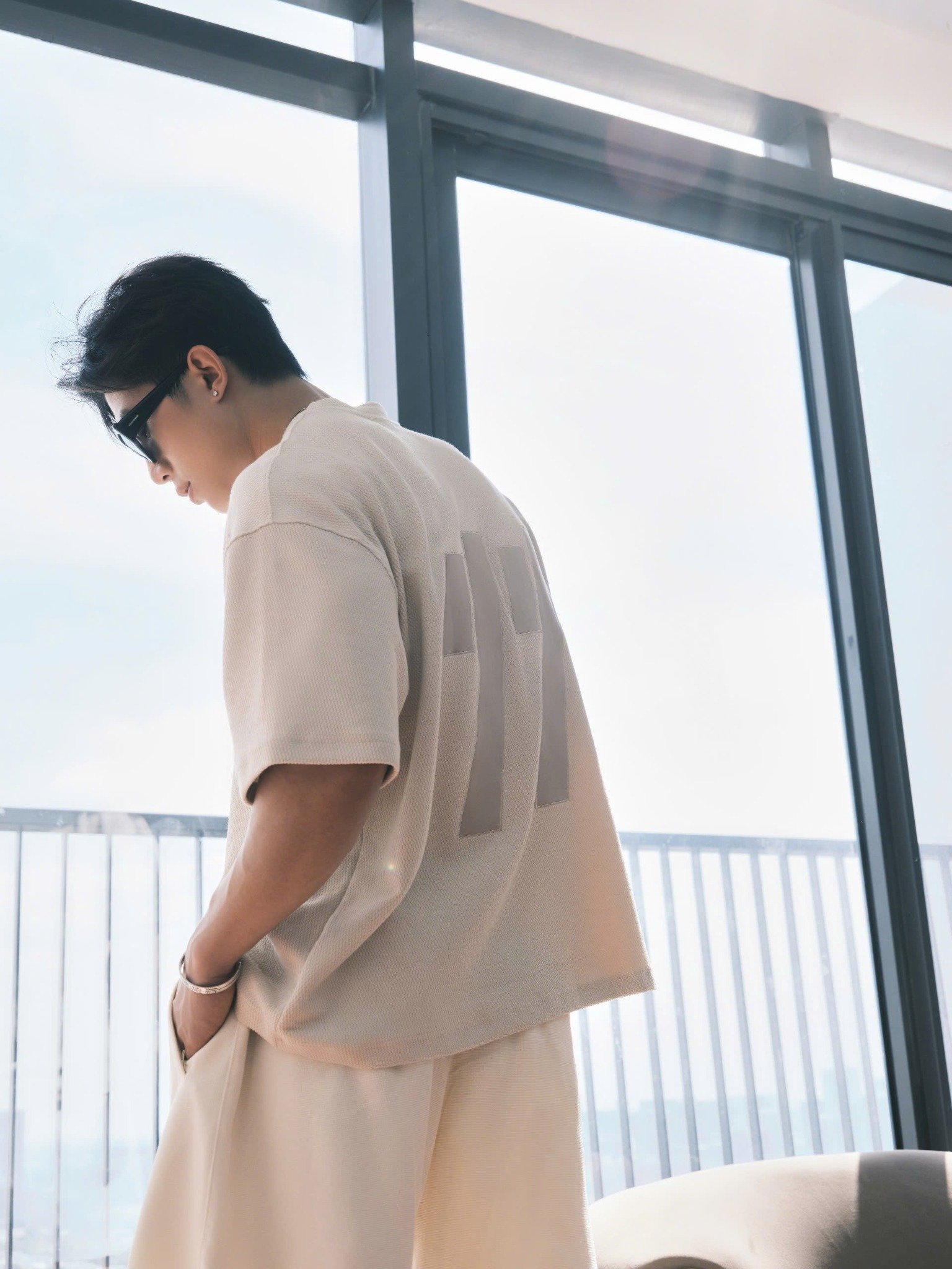 AG43 STUDIO LOOSE FIT DETAIL LOGO LEATHER T-SHIRT - OFF WHITE