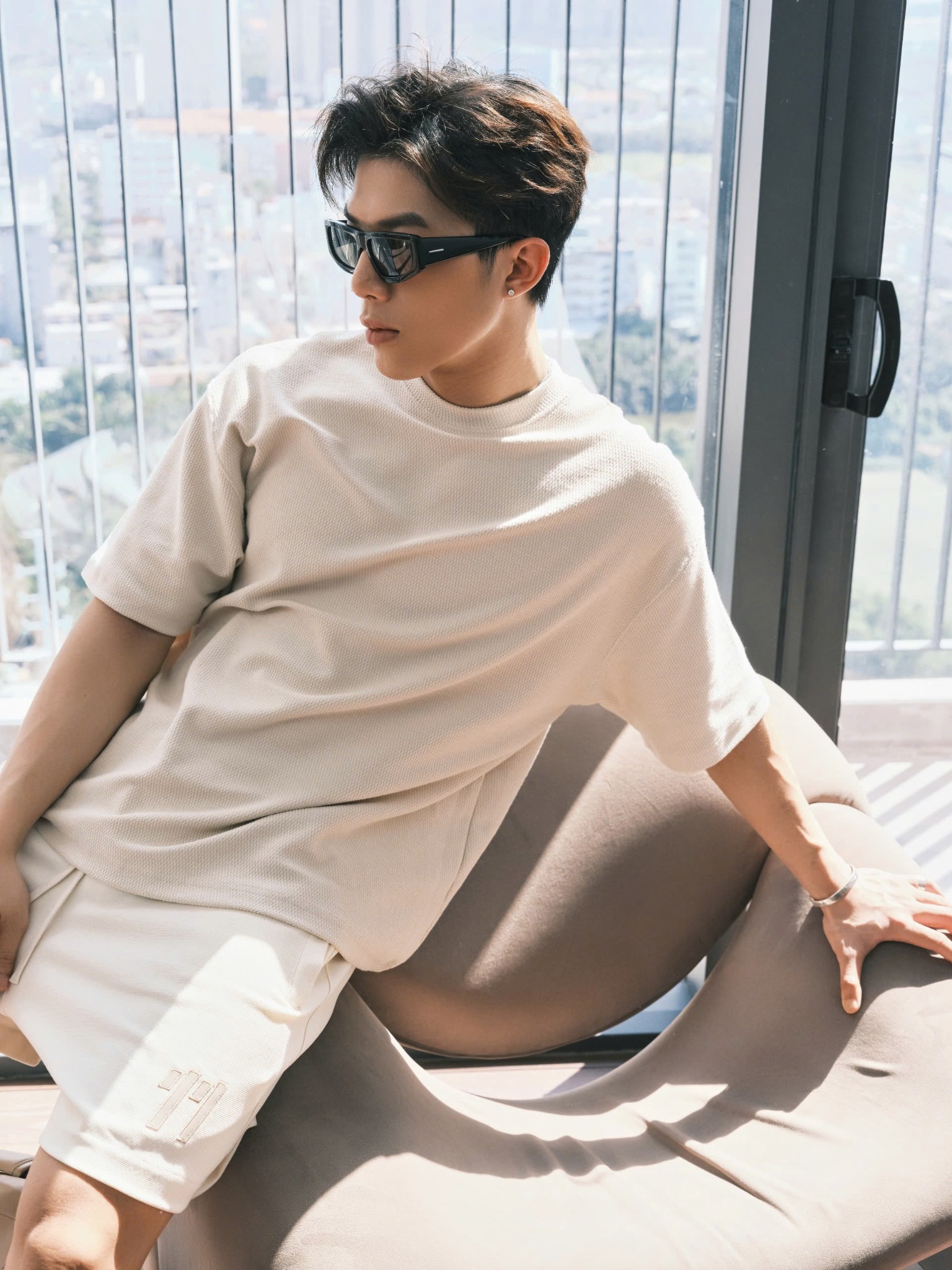 AG43 STUDIO LOOSE FIT DETAIL LOGO LEATHER T-SHIRT - OFF WHITE