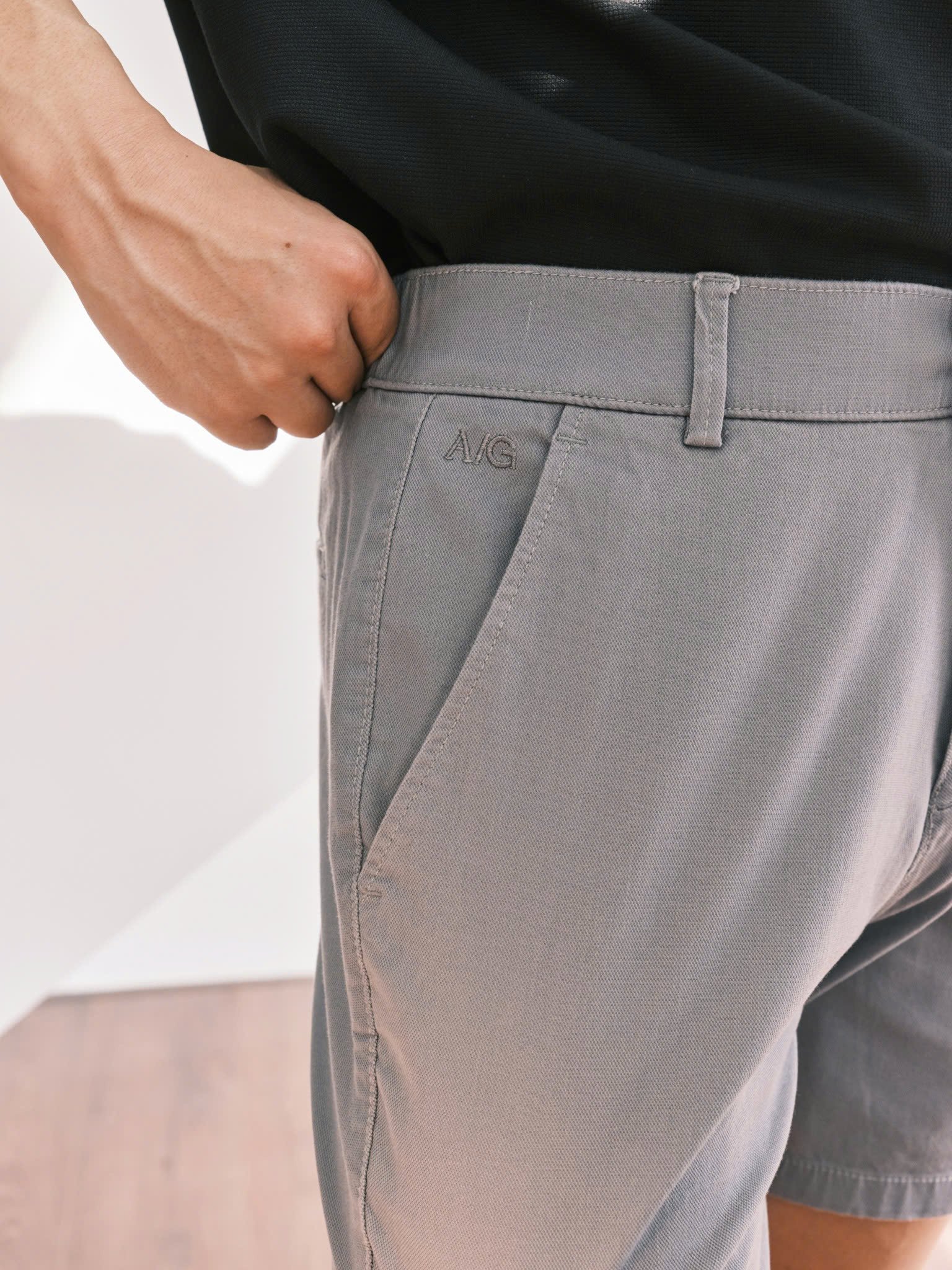 AG523 SIGNATURE SLIMFIT EASY KHAKIS SHORTS- LIGHT GREY