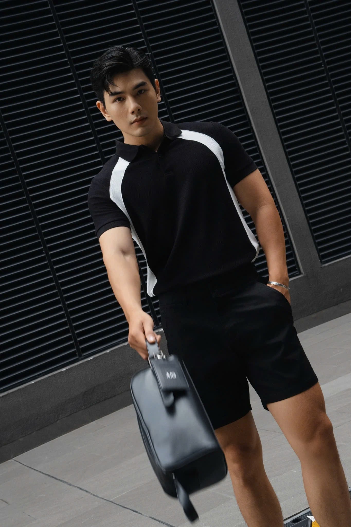 AG523 SIGNATURE LOOSE FIT EASY KHAKIS SHORTS- BLACK