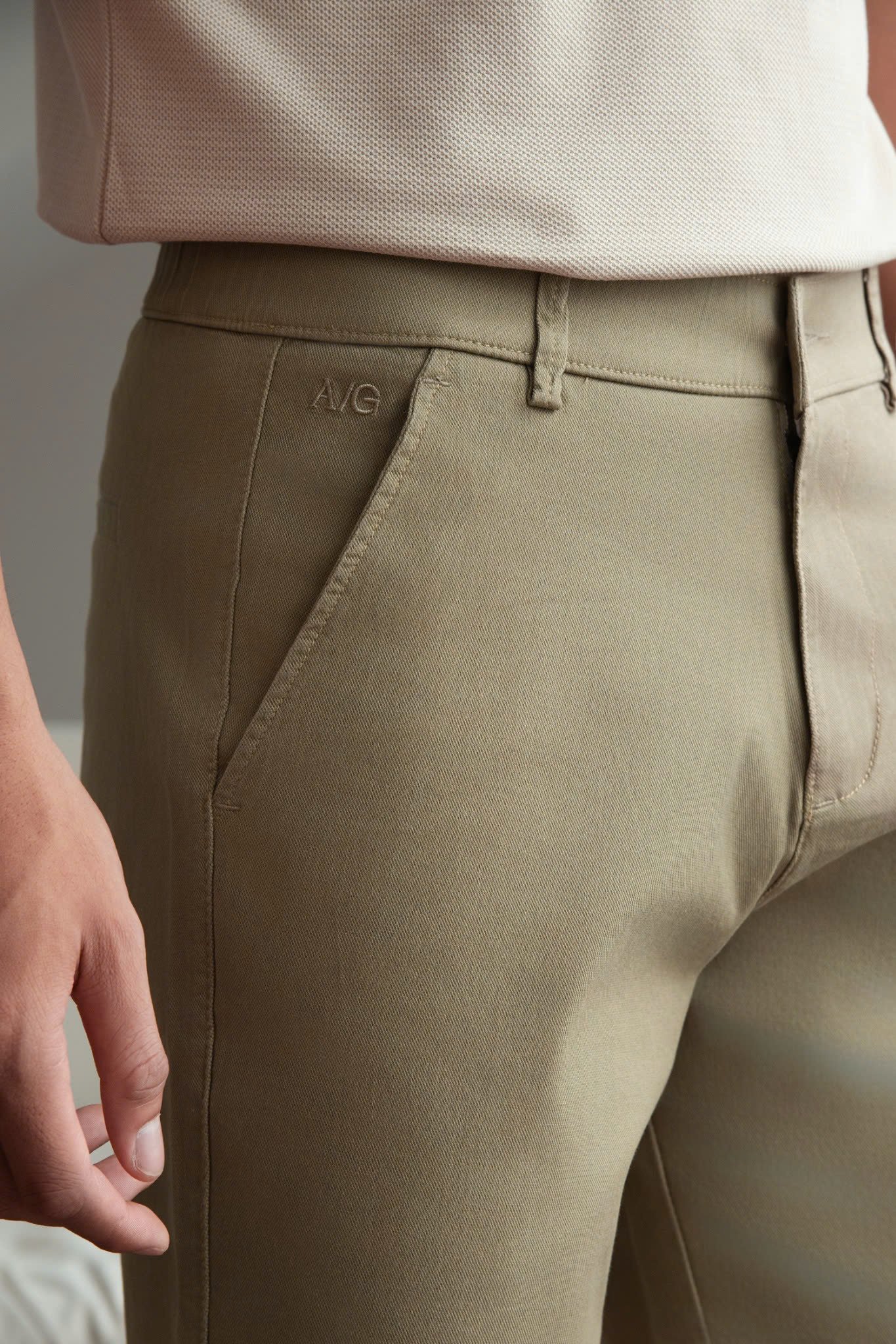 AG523 SIGNATURE SLIMFIT EASY KHAKIS SHORTS- LIGHT BROWN