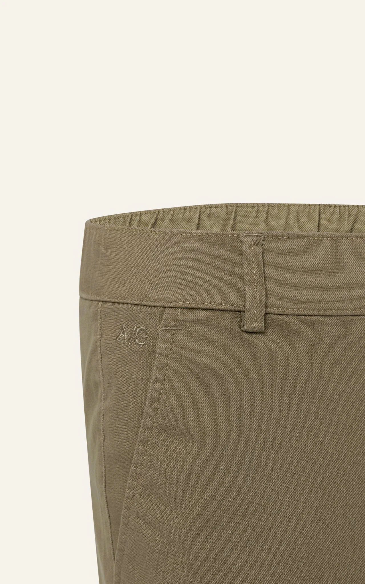 AG523 SIGNATURE SLIMFIT EASY KHAKIS SHORTS- LIGHT BROWN
