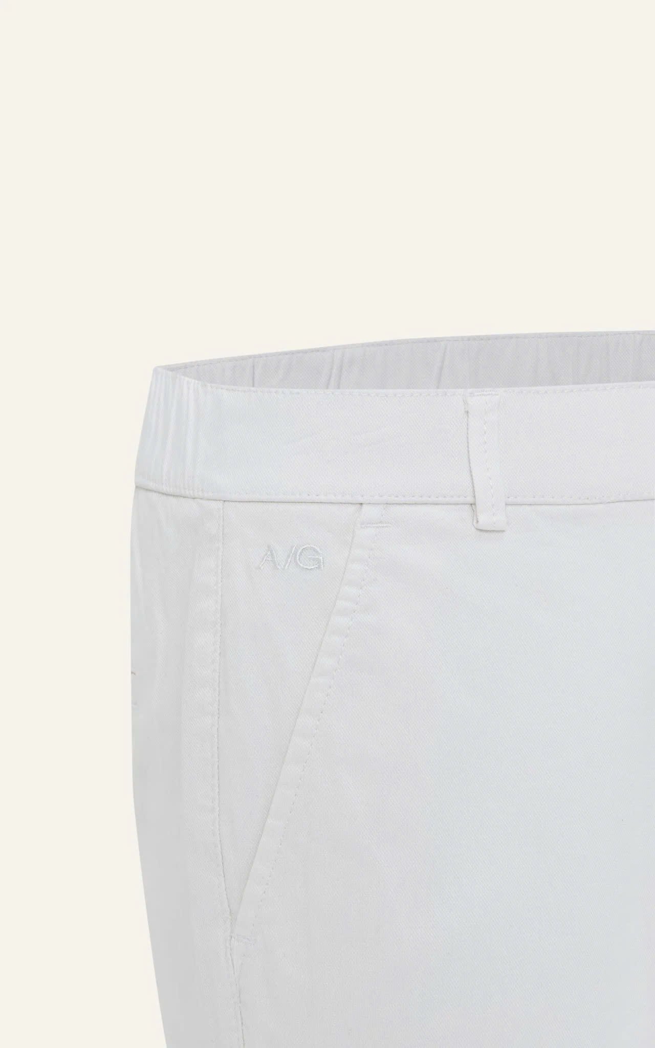 AG523 SIGNATURE SLIMFIT EASY KHAKIS SHORTS- WHITE