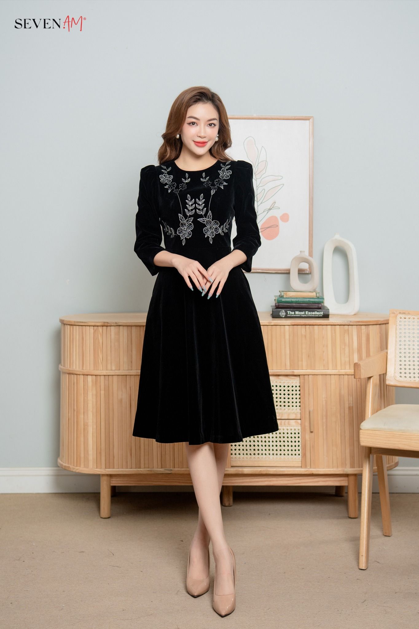 Đầm thêu tay Hồng Nhung cổ lọ xanh đen  Natusen