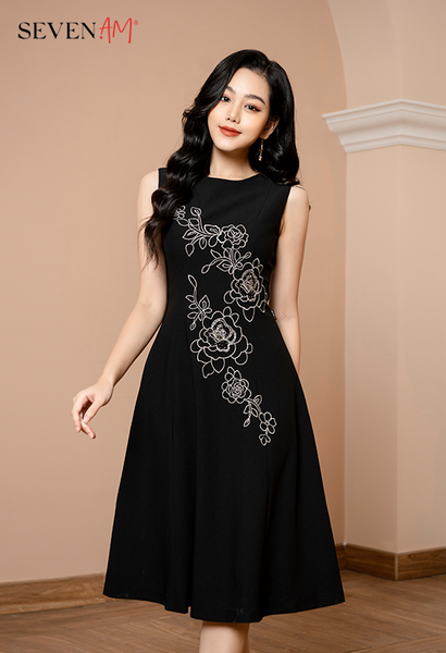 Đầm đen thêu hoa đính đá mã E59781P