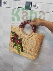 Giỏ lục bình hoa đỏ