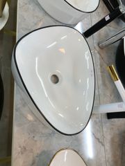 CHẬU LAVABO NGHỆ THUẬT TAM GIÁC TRẮNG VIỀN ĐEN -  F10