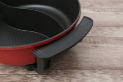 Nồi Lẩu Điện 2 Ngăn Mishio Mk112 5L - Màu Đỏ