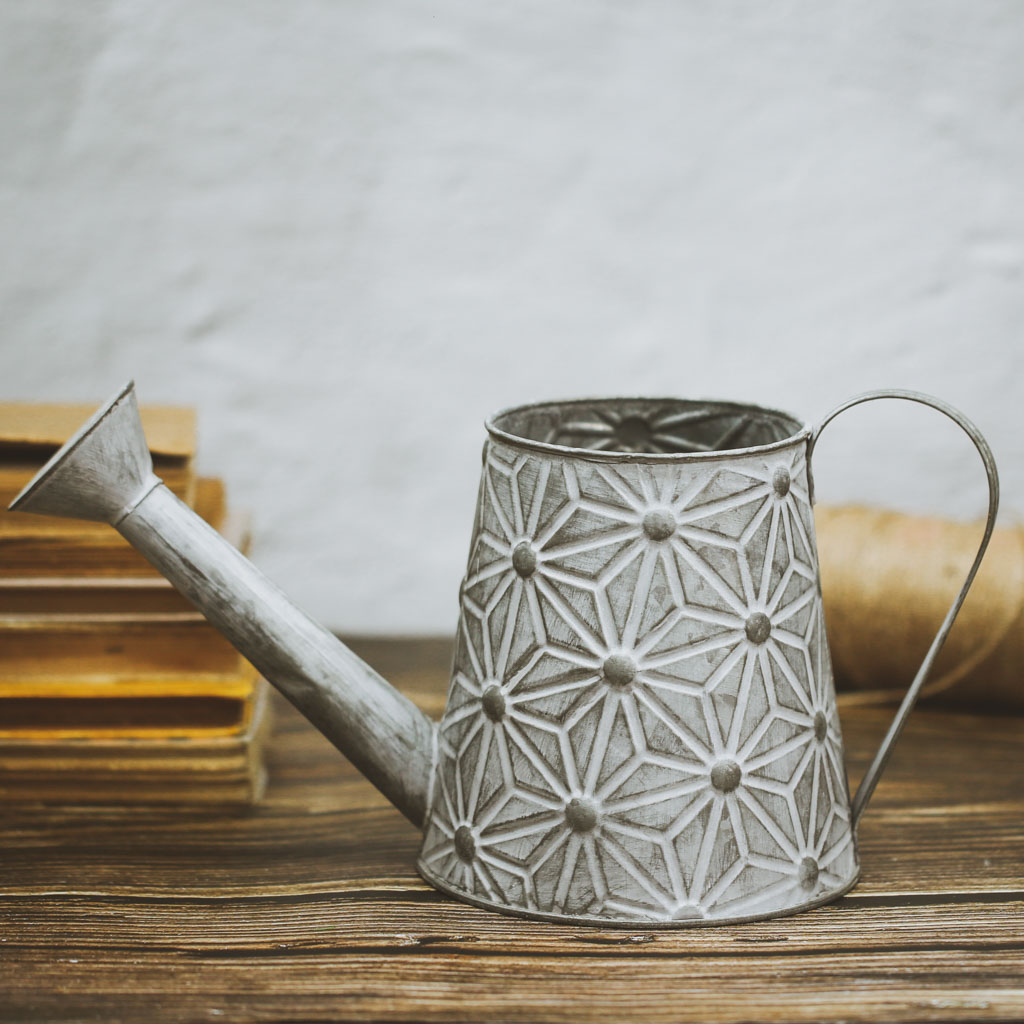 Bình hoa thiếc Retro, loại trung
