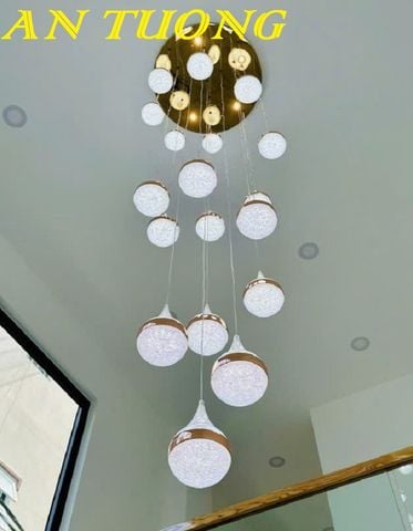  đèn thả thông tầng cầu thang, giếng trời, phòng khách đẹp, hiện đại 001 