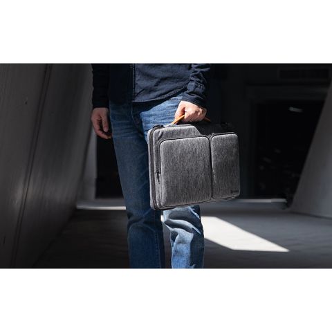  TÚI ĐEO TOMTOC (USA) VERSATILE 360* SHOULDER BAGS Dành Cho MACBOOK PRO 13/14/15/16 Inch 