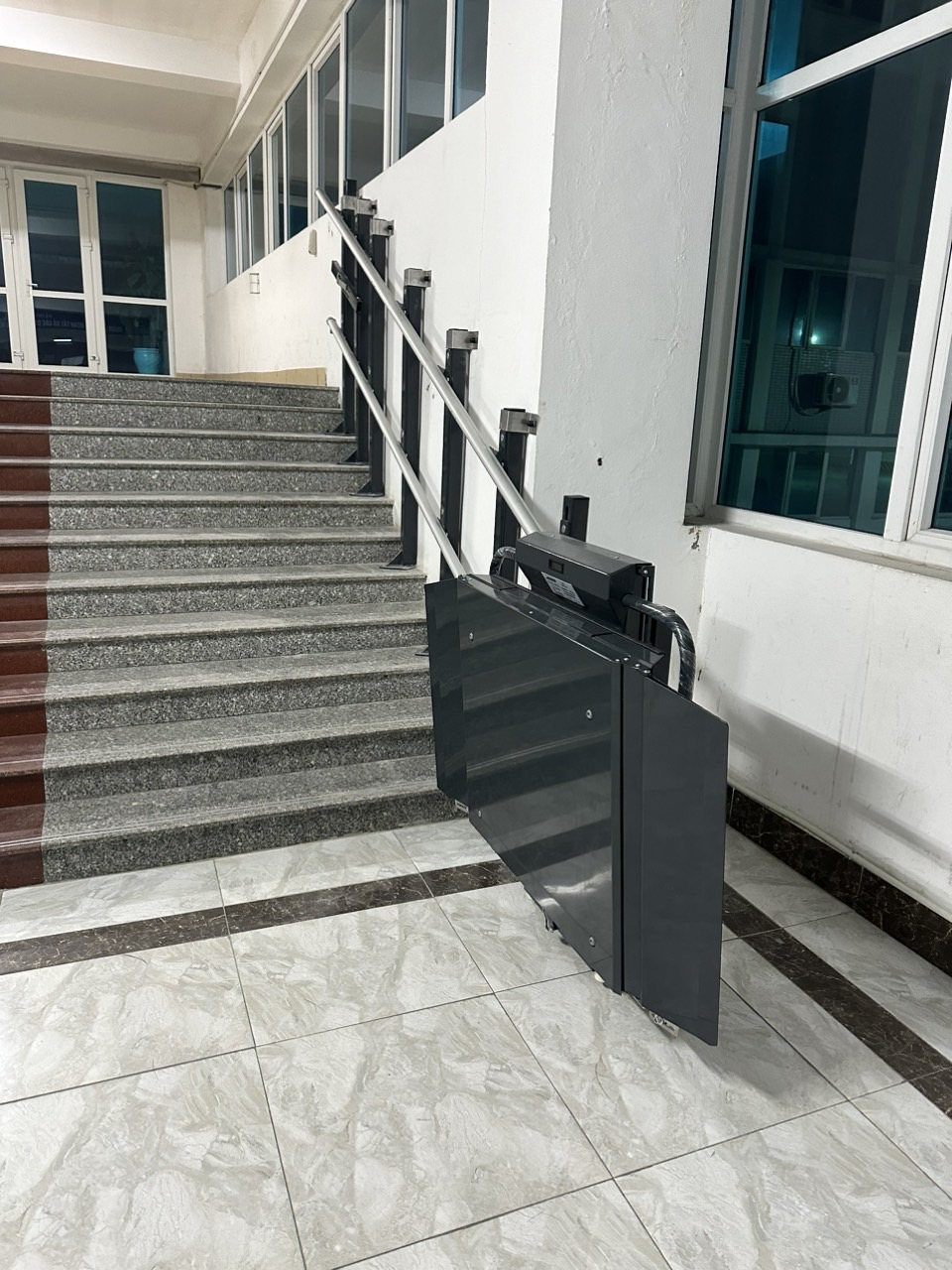 Thang nâng cho người khuyết tật