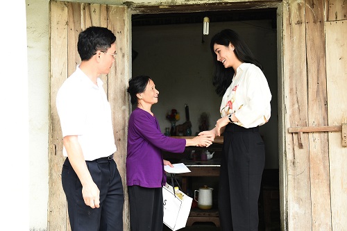 Các cơ sở y tế ở Thanh Hóa còn thiếu thốn nên nhiều người dân chủ quan về sức khỏe, không thường xuyên đi kiểm tra định kỳ. Từ thực trạng đó, tôi mới tổ chức chương trình khám bệnh miễn phí cho người dân tại Thọ Xuân - nơi tôi sinh ra và lớn lên, CEO của Sohee chia sẻ.