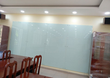  Bảng kính văn phòng màu trắng sữa 