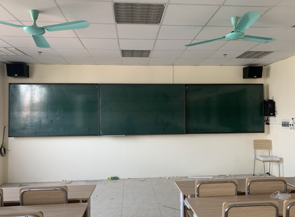  Hệ bảng trượt ngang liền khối 3 cánh trượt kết hợp tivi 