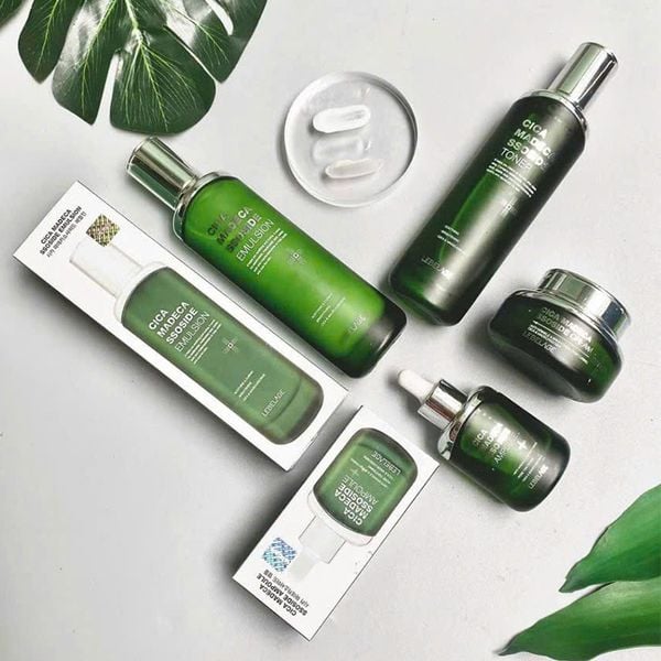 Toner Chiết Xuất Rau Má Lebelage Cica Madecassoside Toner 120ml