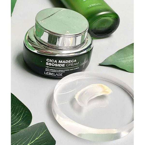 Kem Dưỡng Cải Thiện Nếp Nhăn Lebelage Cica Madecassoside Cream 55ml