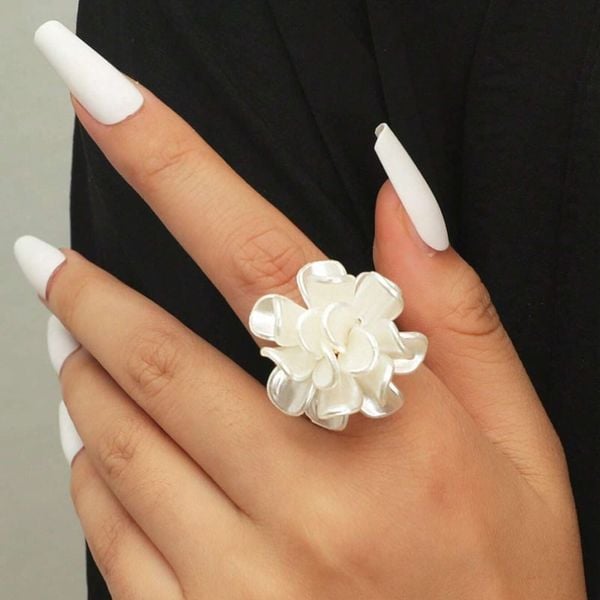 Nữ Trang Daisy Mẫu DAJN404