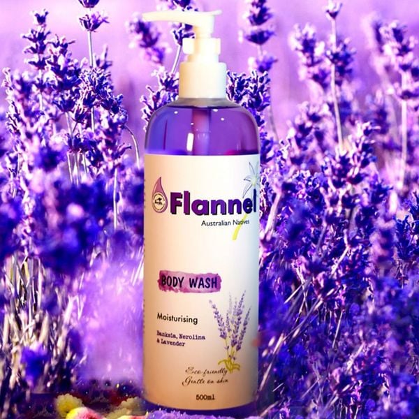 Sữa Tắm Dưỡng Ẩm Flannel Hương Hoa Banksia, Hoa nerolina & Hoa Lavender 500ml