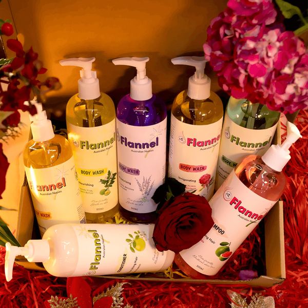 Sữa Tắm Dưỡng Ẩm Flannel Hương Hoa Banksia, Hoa nerolina & Hoa Lavender 500ml