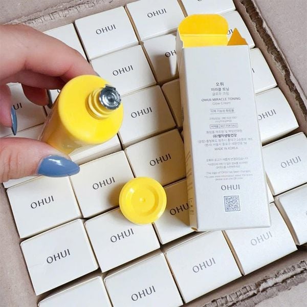 Kem Dưỡng Ohui Miracle Toning Glow Cream 25ml (Hàng tách set)