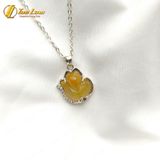  Mặt dây chuyền hồ ly chúa dáng ôm hoa thạch anh tóc vàng bọc bạc, hợp mệnh kim thổ, trợ duyên may mắn 