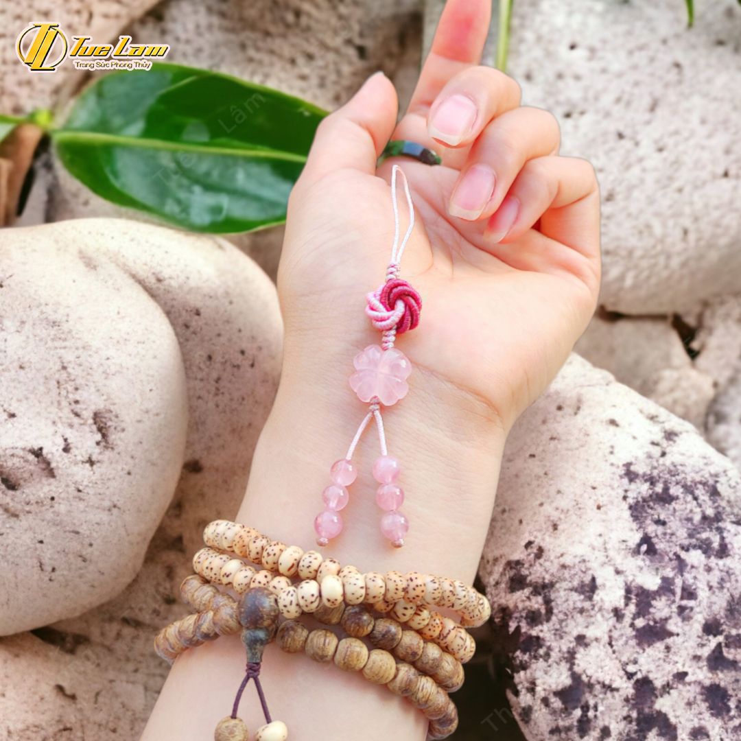  Dây đeo ốp điện thoại bện handmade biểu tượng cát tường cỏ 4 lá đá thạch anh hồng may mắn bình an 