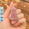 Mặt dây chuyền phật quan âm Thạch Anh dâu tây hồng bọc viền AgS925 hợp mệnh may mắn bình an