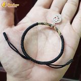  Vòng tay chỉ đỏ bện chỉ ngũ sắc may mắn kiểu vòng tay tây tạng charm OM -Tuệ Lâm 