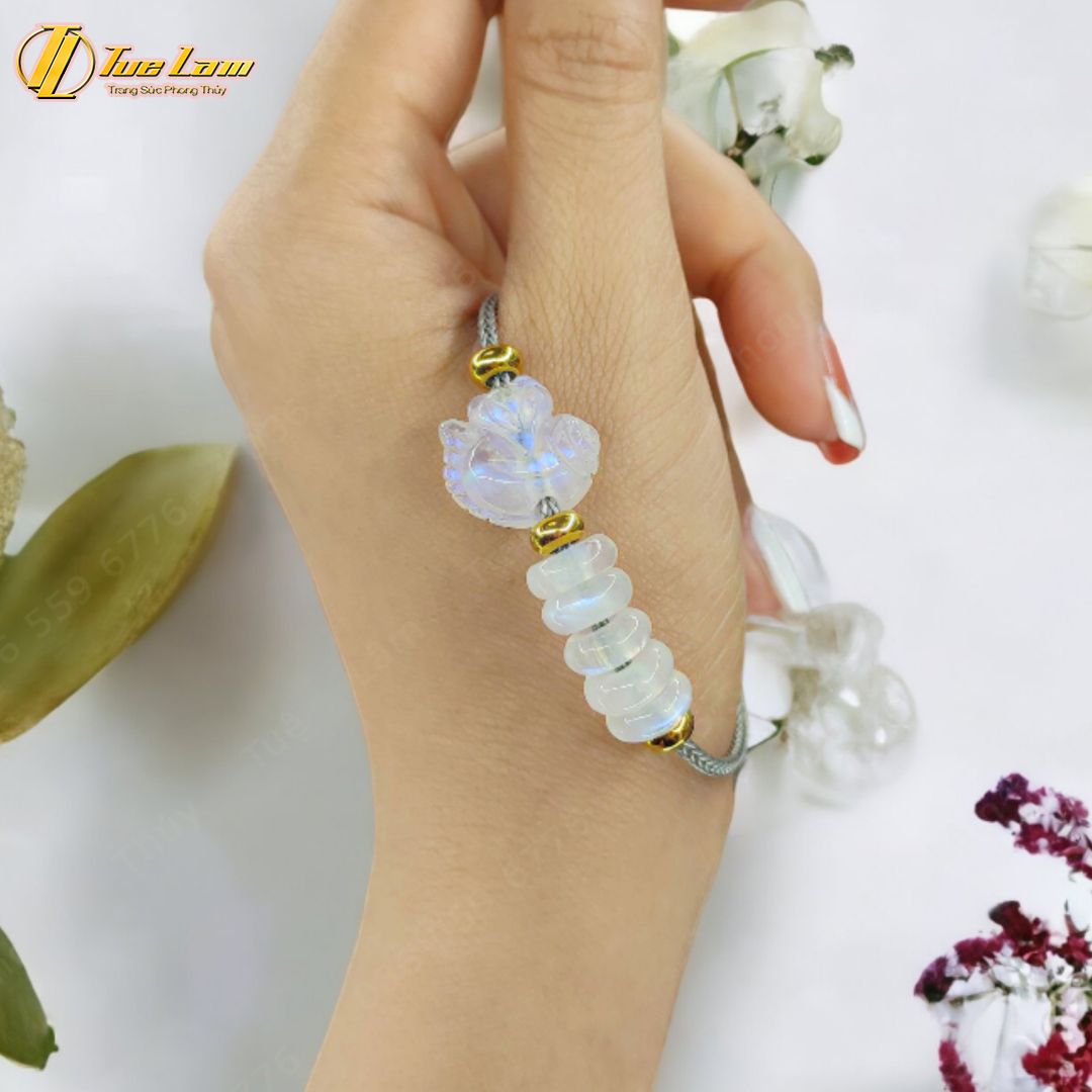  Vòng tay may mắn ngũ điếu phong thủy mix hồ ly chúa moonstone hợp mệnh thủy kim, trợ duyên hút lộc - Tuệ Lâm 