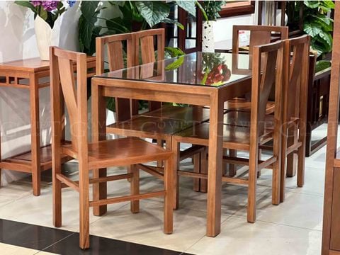 Bàn ăn mặt gỗ Yugana và ghế ăn