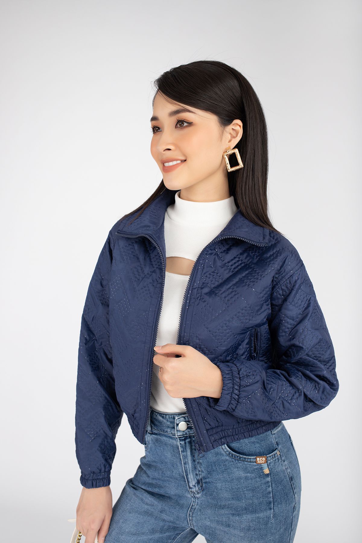 Áo khoác vải gió trần bông dáng ngắn cổ cao túi kéo khóa FKM9653 - PANTIO