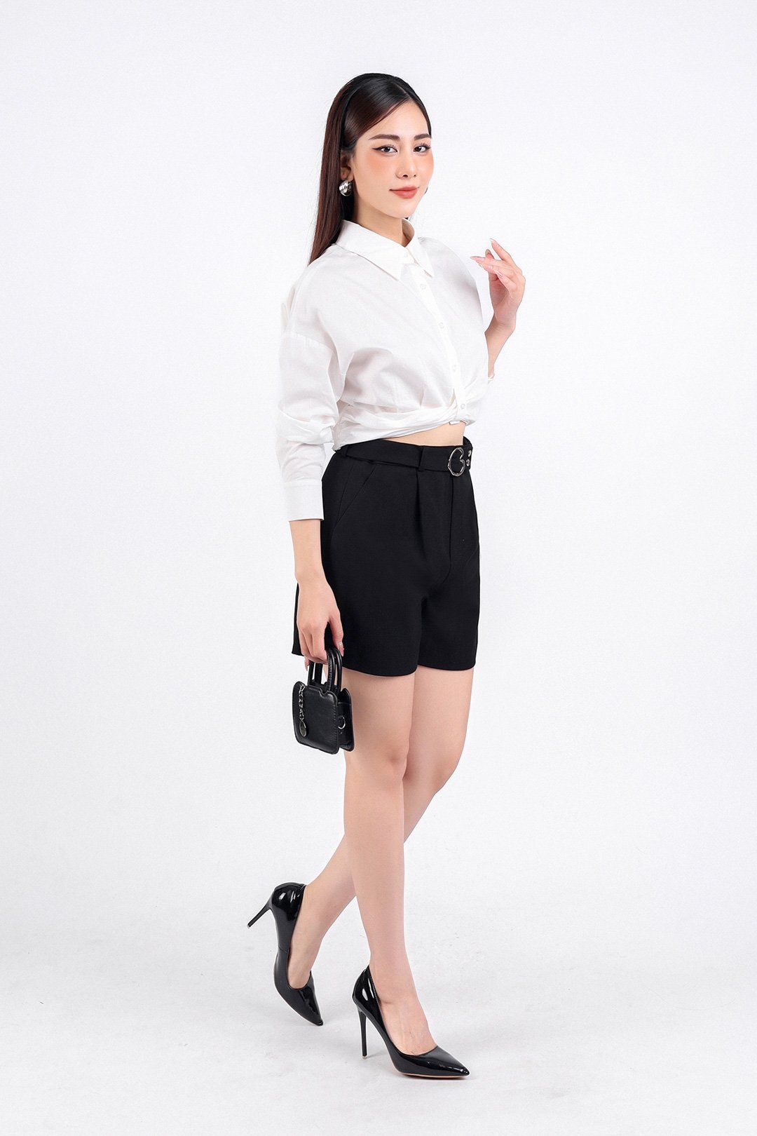 FAS53645 - Áo sơ mi công sở vải thô dáng croptop cổ đức dài tay cài khuy thân trước eo xoắn tạo kiểu - PANTIO