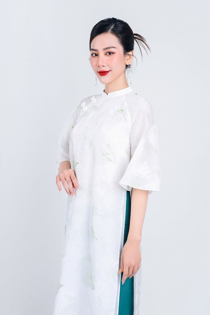 BDA50161 - Áo dài cách tân vải tơ dáng suông hai tà cổ tàu tay loe thân áo phối dây tua rua trang trí khoá thân sau - PANTIO