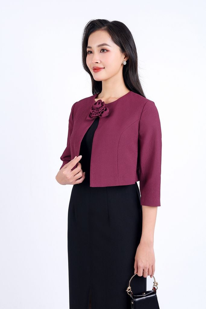 BAD13035 - Áo khoác kiểu công sở vải thô xốp hai lớp lót habutai cổ tròn tay lửng kèm hoa cài trang trí - PANTIO
