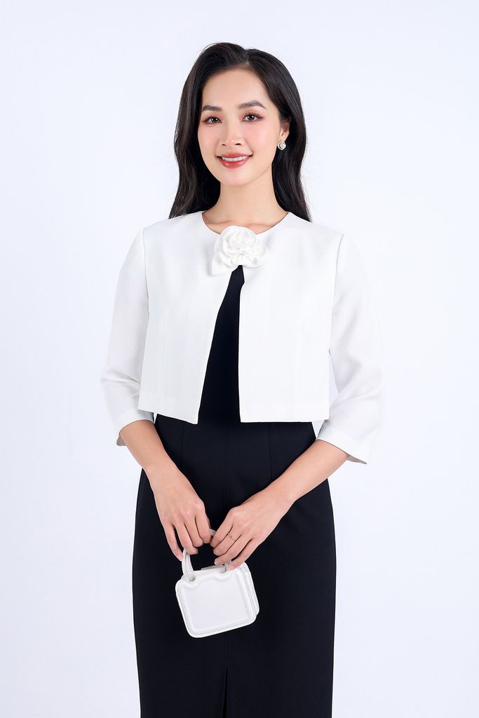 BAD13035 - Áo khoác kiểu công sở vải thô xốp hai lớp lót habutai cổ tròn tay lửng kèm hoa cài trang trí - PANTIO