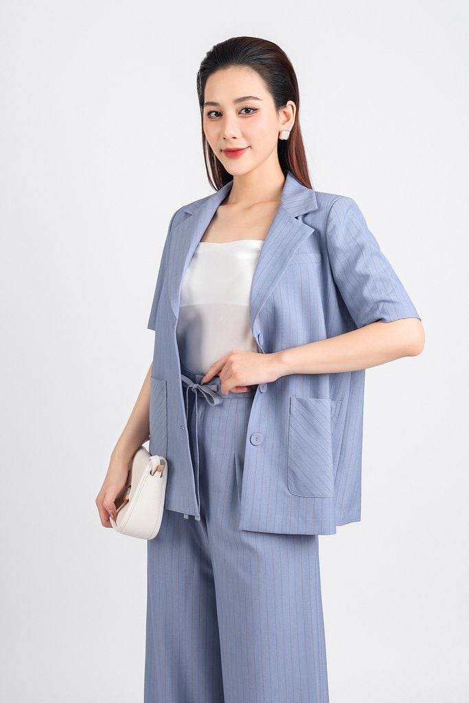 BAD33100 - Áo vest công sở ngắn tay vải thô dáng suông cổ hai ve thân áo phối khuy bọc có túi - PANTIO