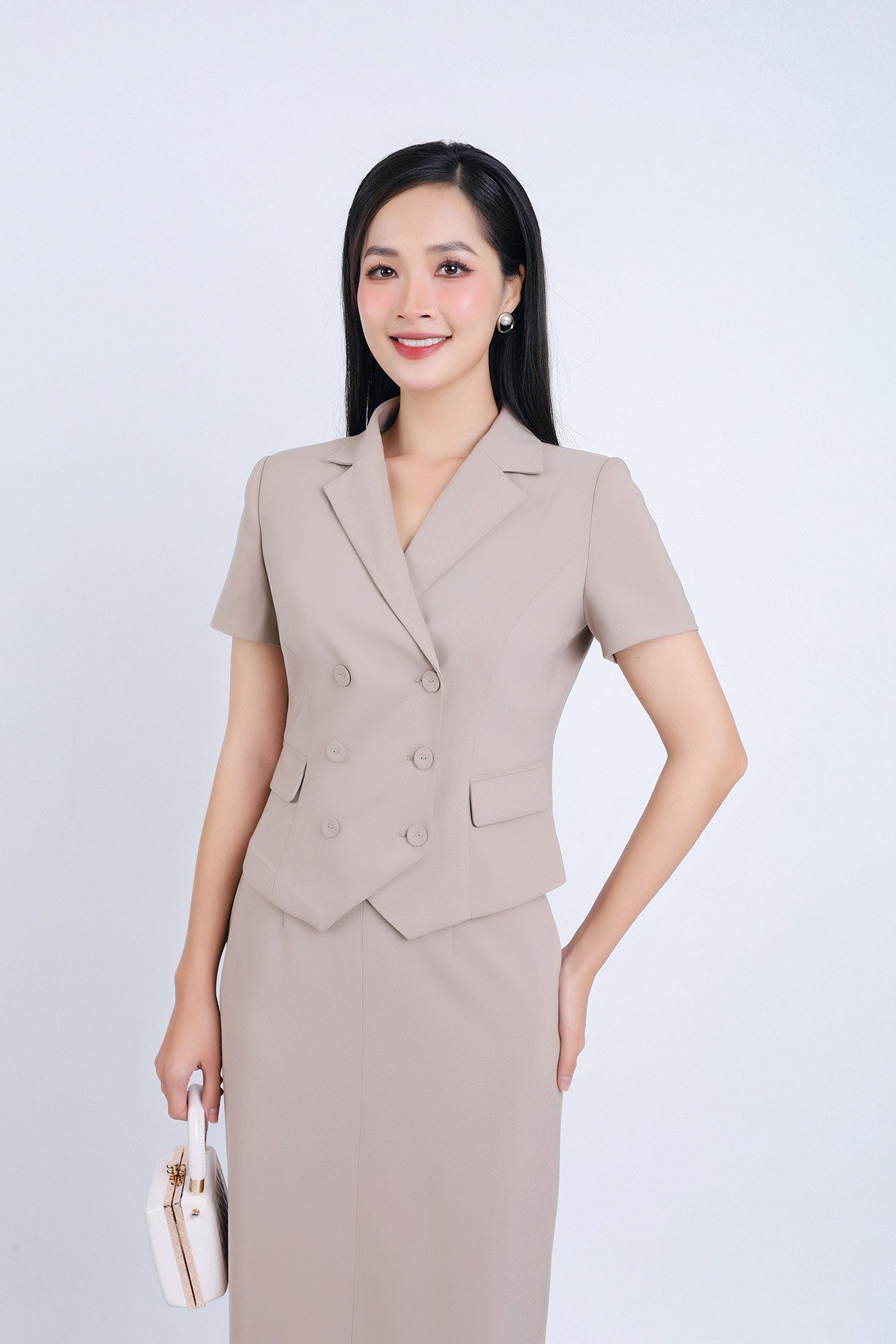 BAD33141 - Áo kiểu công sở vải thô hai lớp lót habutai dáng suông cổ hai ve thân áo phối khuy bọc - PANTIO