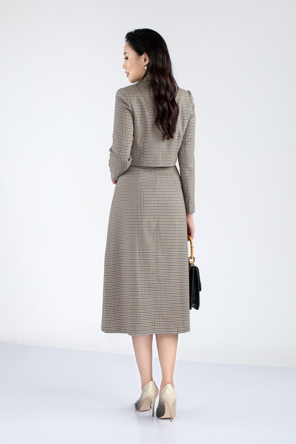 Áo demi chất liệu dạ cổ vest dài tay BAD72521 - PANTIO